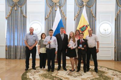 Николай Любимов вручил паспорта рязанским школьникам