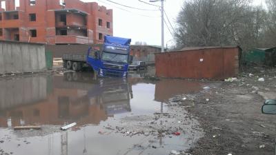 В Рязани грузовики уходят под воду