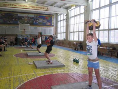 В РВВДКУ прошли соревнования открытого чемпионата области по гиревому спорту