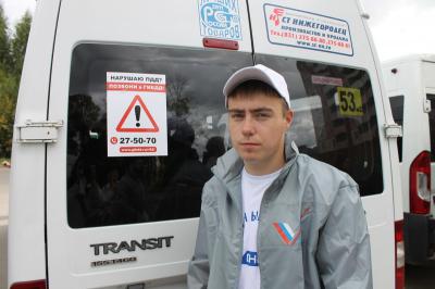 В Хакасии на междугородних маршрутках разместили наклейки «Нарушаю ПДД — позвони в ГИБДД»
