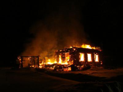 Трое касимовцев убили мужчину и подожгли его дом