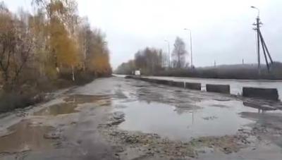 Жители Ряжска так и не дождались ремонта дороги у платного путепровода