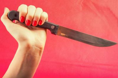 Рязанка угрожала зарезать мать, а пырнула ножом сестру