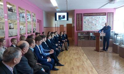 Герой России Андрей Красов провёл урок мужества в Льговской школе