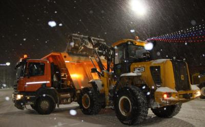 Более тысячи кубометров снега убрали ночью с улиц Рязани