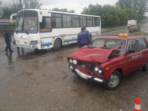 На Рязанщине автобус протаранил «шестёрку»