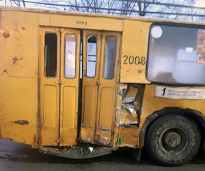 При столкновении троллейбуса и «Газели» в Рязани пострадали несколько человек
