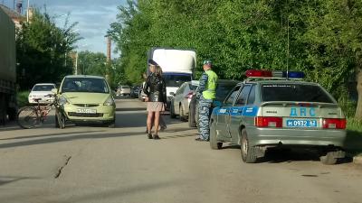 На улице Телевизионной в Рязани юный велосипедист въехал в автомобиль