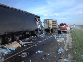 В крупной аварии близ Шилово столкнулись три легковушки и два грузовика