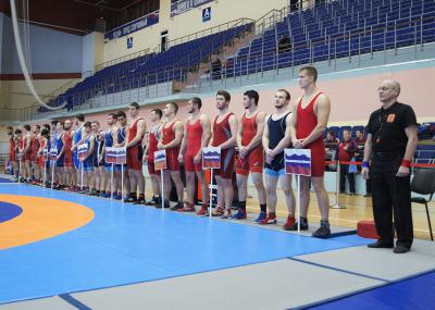 В Рязани начался чемпионат ЦФО по греко-римской борьбе