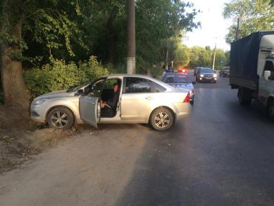 В Рязани пьяный водитель Ford Focus врезался в стоящую «семёрку»