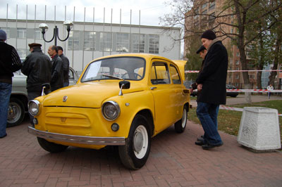 На выставке ретро-автомобилей рязанцы прикоснулись к истории