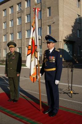 Начальнику Рязанского десантного училища вручено боевое знамя