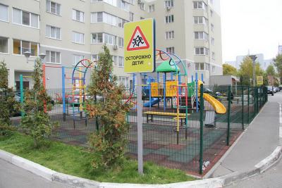 На детских площадках «Зелёного сада» устанавливают электронные замки