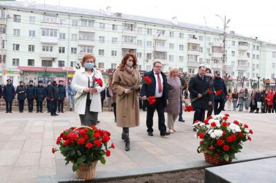 Рязанцы возложили цветы к памятникам Константину Циолковскому и Владимиру Уткину