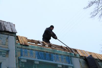 В центре Рязани начали сносить незаконно построенное здание