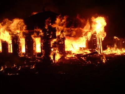 В Касимовском районе огонь полностью уничтожил дом