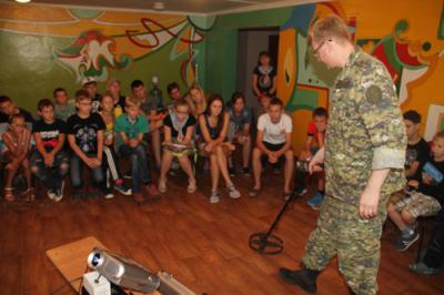 Участникам рязанских лагерей актива «Пламенный» и Рубин» рассказали о профессии следователя