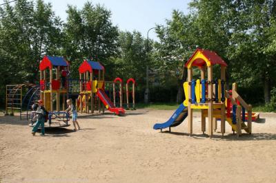 В Рязани продолжают приводить в порядок детские площадки