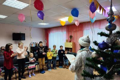 Приобанк вручил подарки воспитанникам центра «Семья»