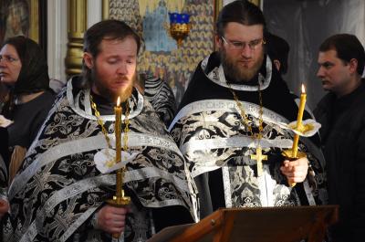 Архиепископ Рязанский и Касимовский Павел возглавил утреню Великого пятка
