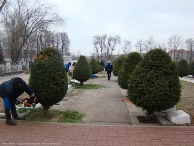 В Рязани продолжается уборка кладбищ