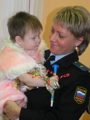 Рязанские судебные приставы поздравили воспитанников детских домов с Новым годом