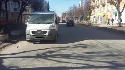 На улице Маяковского два ребёнка угодили под колёса фургона