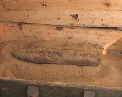 Рабочие нашли артиллерийский снаряд во дворе жилого дома в Рязани