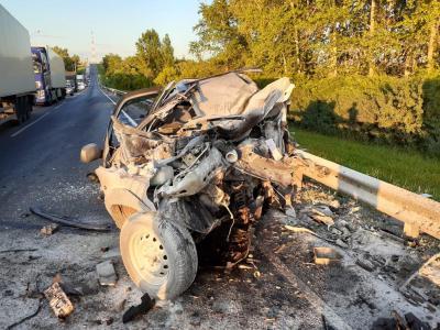 В Ряжском районе Renault Logan столкнулся с «Камазом», погибла водитель иномарки