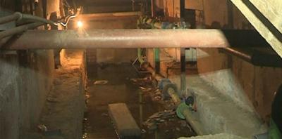 На улице Щорса подвал жилого дома затопила канализация