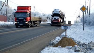 В Путятино на трассе М5 для грузовиков насыпали песок
