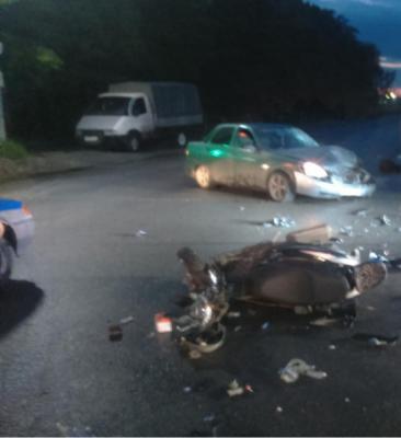 В Рязани при столкновении мотоцикла и «Лады-Приоры» серьёзно пострадал байкер