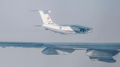 Ночью в небе над Рязанью экипажи Ил-78 провели сложное пилотирование