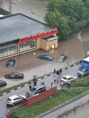 На Касимовском шоссе в Рязани автомобили ушли под воду