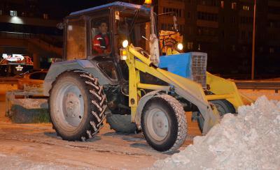 По ночам в Рязани продолжают убирать снег