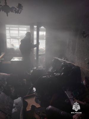 Пожарные спасли из огня и дыма 16 человек в Рязани