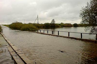 Мост через Тырницу в Шиловском районе ушёл под воду на 80 сантиметров