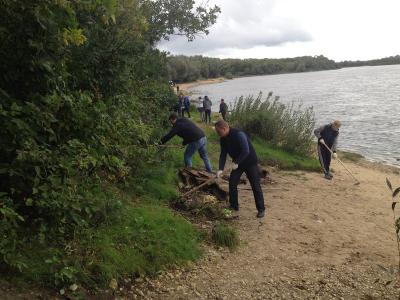 Рязанцы очистили берега Оки в районе Лесопарка