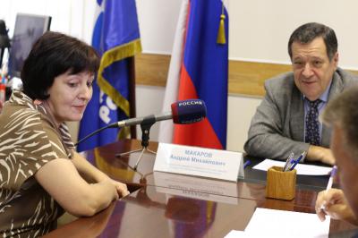 Андрея Макарова попросили оказать содействие в ремонте дороги и газификации села