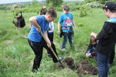 Юные рязанцы приняли участие в восстановлении парка Семёнова-Тян-Шанского
