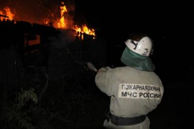 В рязанском посёлке огонь уничтожил садовый домик