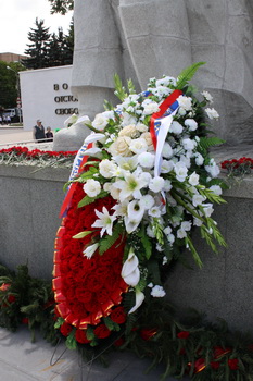 В Рязани возложили венки к Монументу Победы