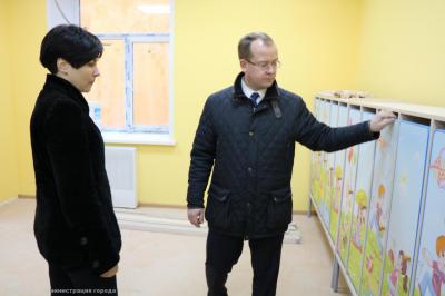 Сергей Карабасов проверил строительство детсада в Семчино