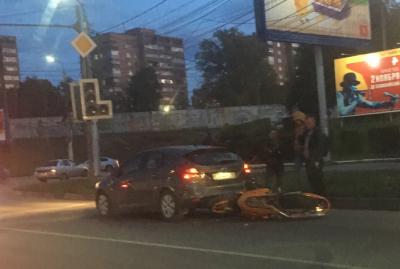 На Московском шоссе скутер врезался в Ford Focus