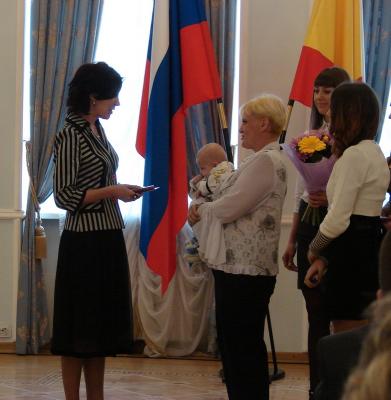 В правительстве Рязанской области наградили многодетные семьи