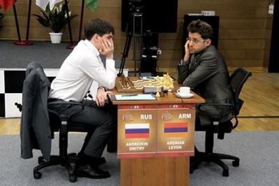 Дмитрий Андрейкин на турнире претендентов на мировую шахматную корону сыграл вничью с Левоном Ароняном