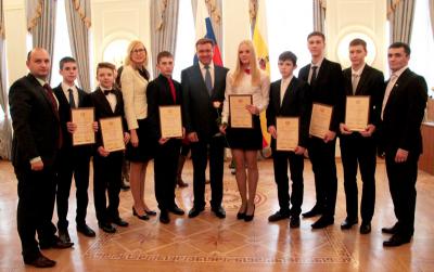Николай Любимов вручил стипендии губернатора юным рязанским спортсменам