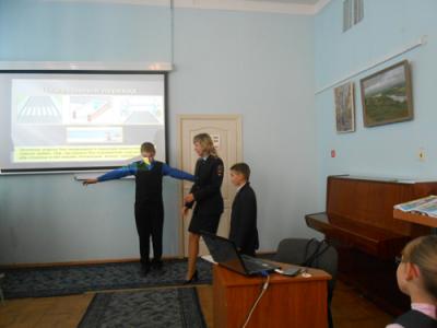 Рязанские школьники изучили ПДД в библиотеке