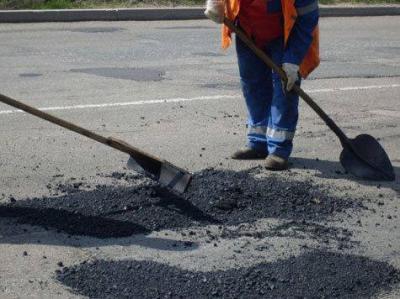 Олег Ковалёв велел начать ямочный ремонт дорог, не дожидаясь весны